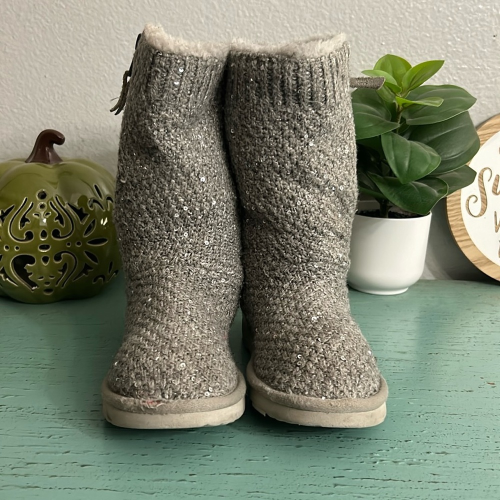 Little girl grey Ugg boots